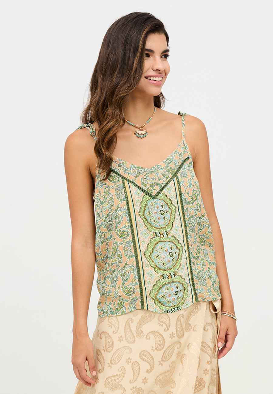TOP ESTAMPADO CON TIRANTES...