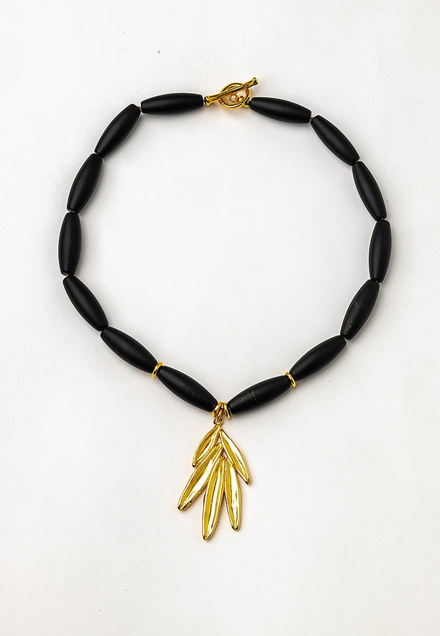 COLLAR CORTO CON ÓNIX Y...