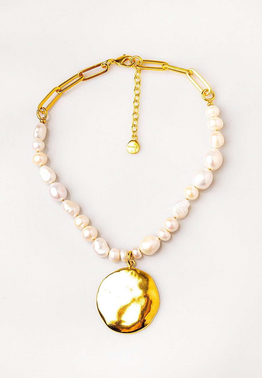 COLLAR CORTO CON PERLAS