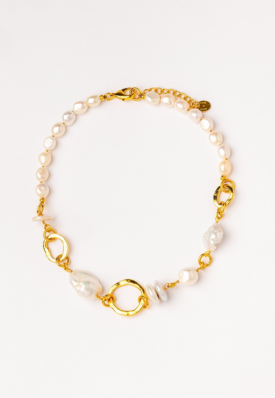 COLLAR CORTO CON PERLAS