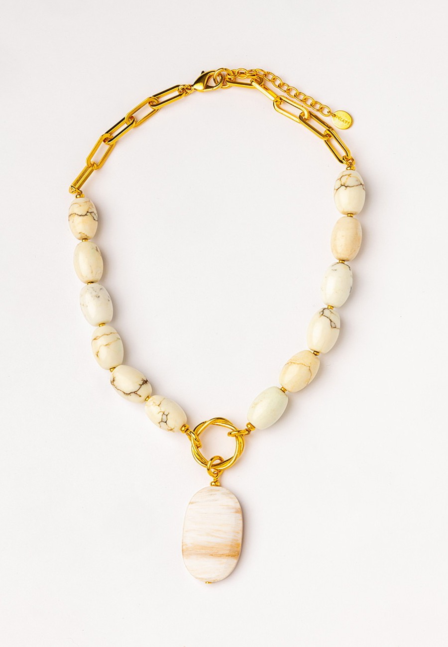 COLLAR CORTO CON MAGNESITA...